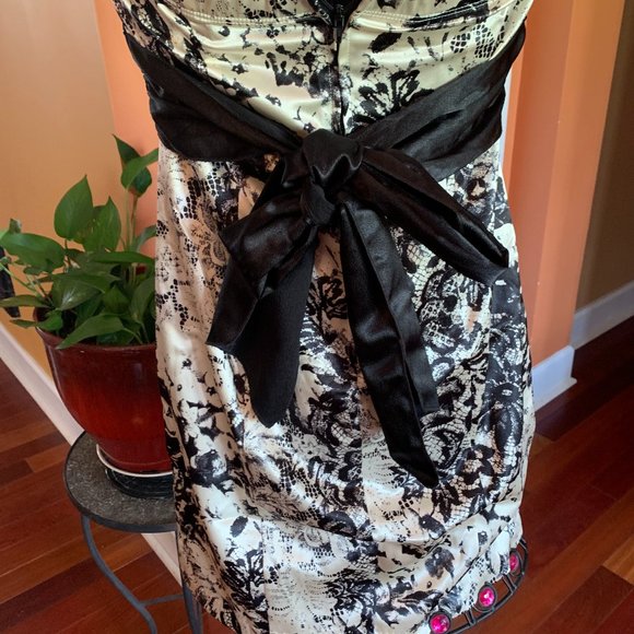 Ruby Rax Strapless Mini Dress - Picture 5 of 6